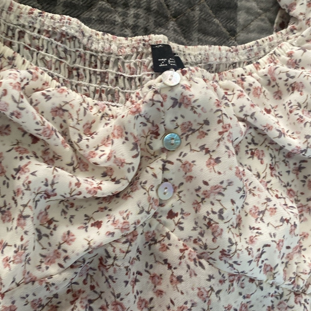 Floral Print/Side Ruffle Top Size 2x - Picture 4 of 4